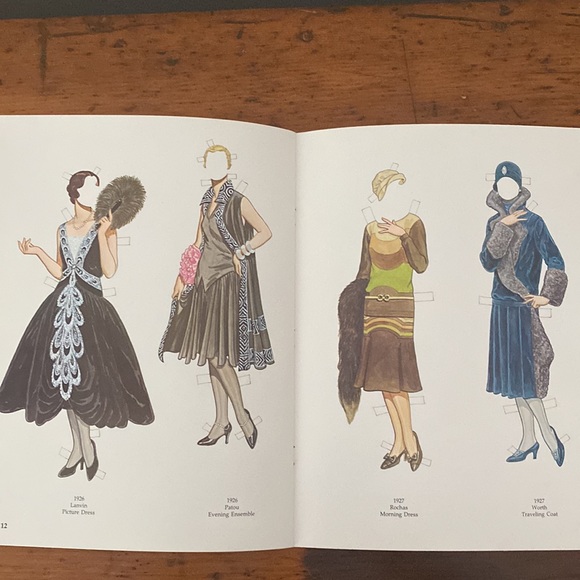Vintage paper doll book uncut Great Fashion Designs of the 20’s Tom Tierney 1983 - Picture 13 of 16